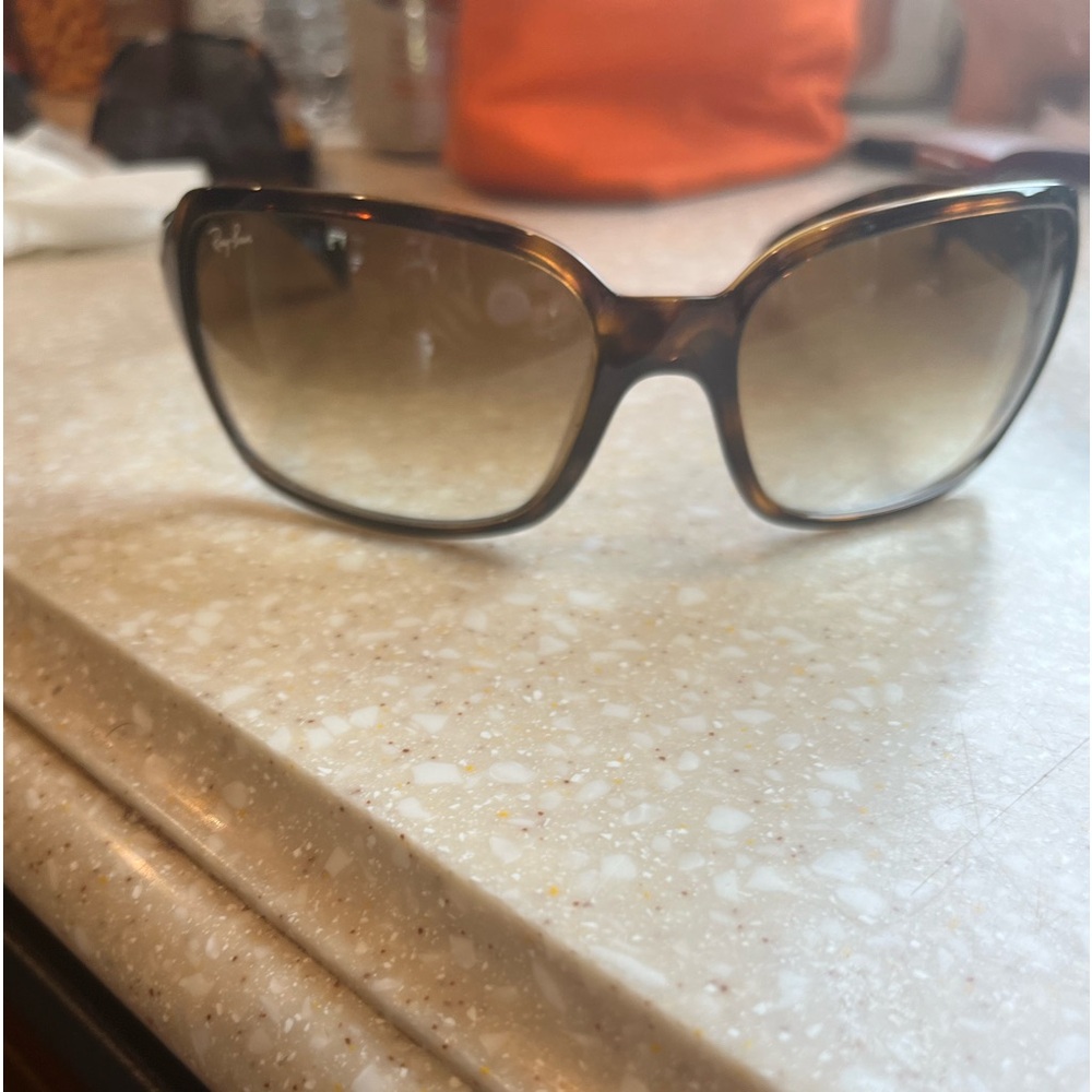 Ray ban sunglasses model RB4068